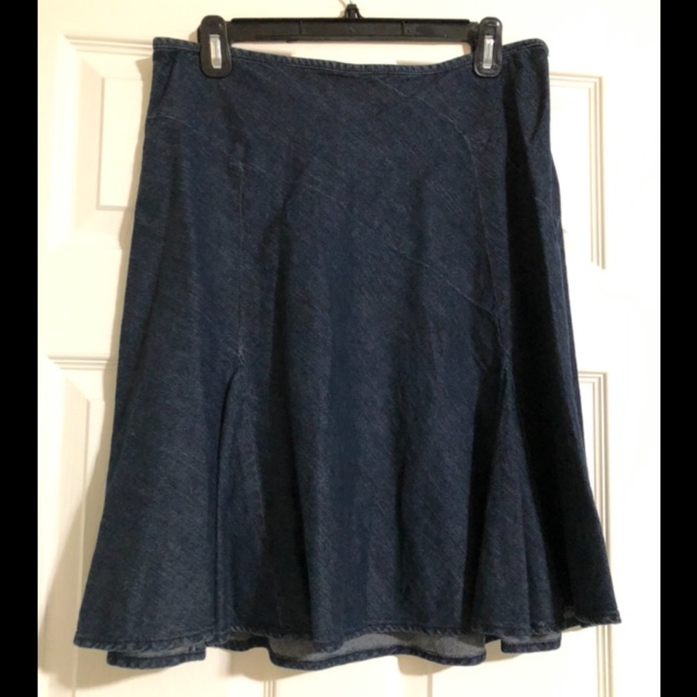 ✨Ann Taylor denim skirt✨